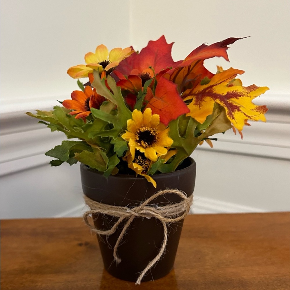 Floral decoration, hand-made. Hand painted clay pot with fall decor flowers NWT - Picture 2 of 5